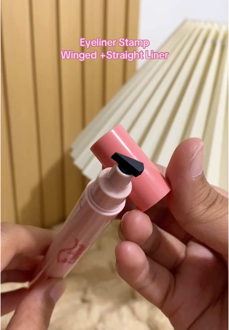 Double-headed Eyeliner Stamp #ugc #ugccreator  #makeuptutorial #makeuptips #makeup #pinkflash #makeuptok #Eyeliner 