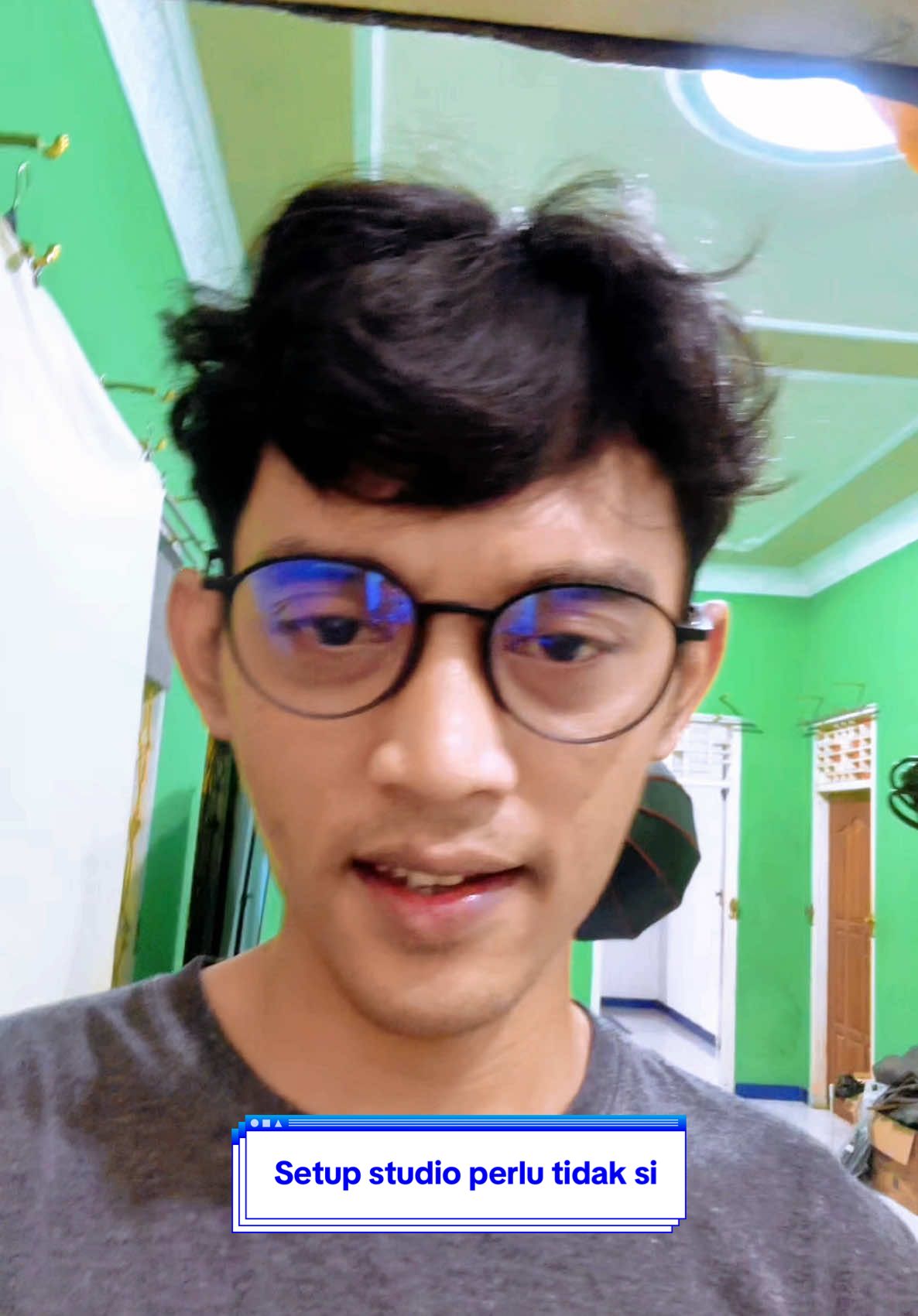 Dulu mulai live cuma pake HP & lampu belajar. Sekarang? Setup makin niat, semangat makin kuat. Jangan tunggu perfect buat mulai—mulai aja dulu, upgrade sambil jalan! #SemangatLive #SetupStudio