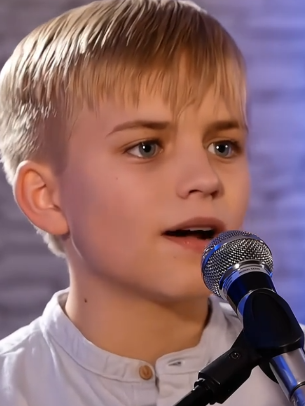 🥰🤩🥰 #cute #philschallermusic #singing #foryou Nicole - Flieg nicht so hoch, mein kleiner Freund (Cover by Phil Schaller)