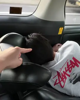 น้องไทยหลับแล้วนุ้บนิ้บมากง่ะ @THAI BUS ( #THAlchayanon #ไทยชญานนท์ #fyp )