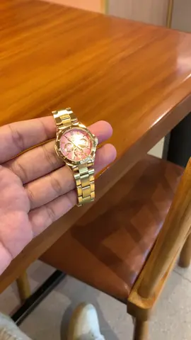 Buruan diorder jam tangannya jangan sampe kehabisan#jamtangan #jamtanganviral #jamtanganmurah #jamtanganoriginal #jamtangankeren #jamtanganmewah #jamtanganantiair #jamtanganperempuan #jamtanganwanit 