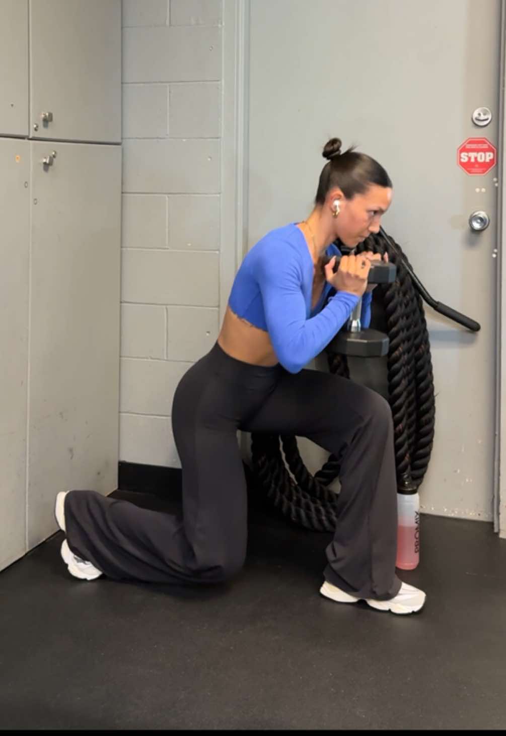 we start MONDAY 🖇️ in b!0 #dumbbellonlyworkouts  #dumbellworkoutsforwomen #workoutsforwomenbywomen #workoutsforgirls #workoutsthatactuallywork #w#workoutchallengeforwomen