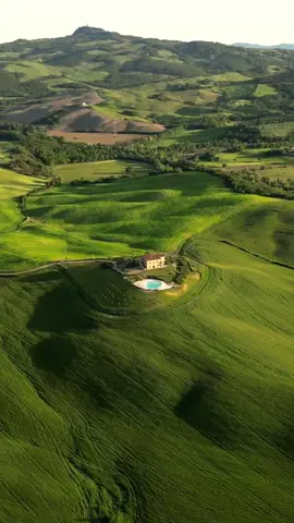 From endless hills to a hidden haven… where water meets the sky and time stands still. 🖼️ by @Leonardo Seddio 📸  • #fyp #italy #tuscany #travel #valdorcia 