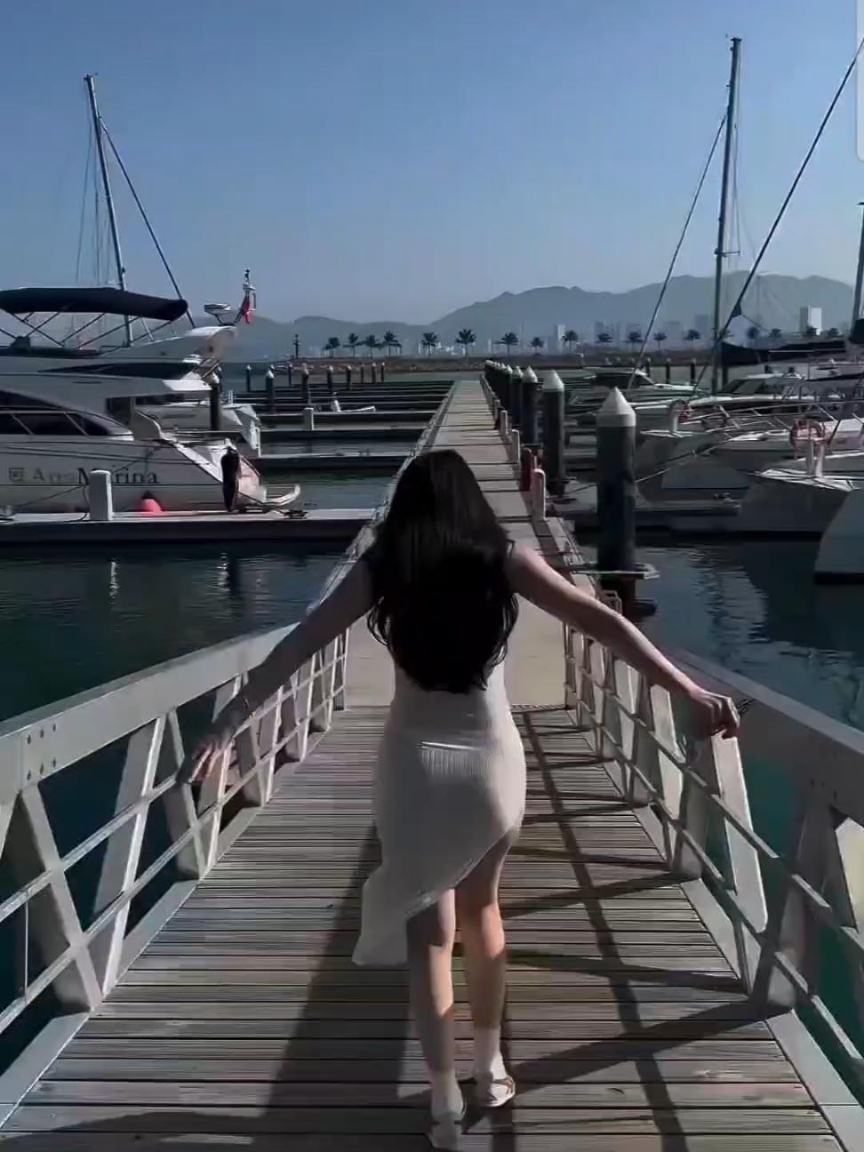 Khong mún vè lun á #sulyu #matmotmi #phamquynhhuong #dungainhanratao #suly #foryou #fyp #gaixinh #xuhuongtiktok #viralvideo #viraltiktok #trending #CapCut #sea #dulich 