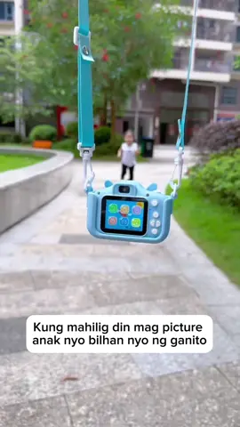 Mahilig kasi manghiram ng phone pang picture kaya binilhan ko na ng sariling camera nya #cameraforkids #smallcamera #toddleractivities #toysforkids #digitalcamera 