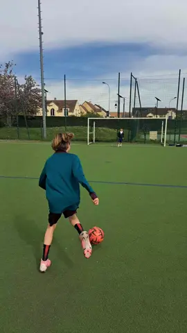 ⚽️ Répétition face au but avec mon pote @Ethan Abi saad 🎯🥅 #football #yvelines #78 #foplaisir #fop #fyp #vivien #ilann #u12 #goals #but #skills 