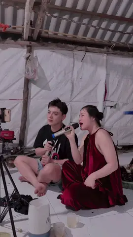 khúc này thấy chữ chạy là đọc theo thôi :)))