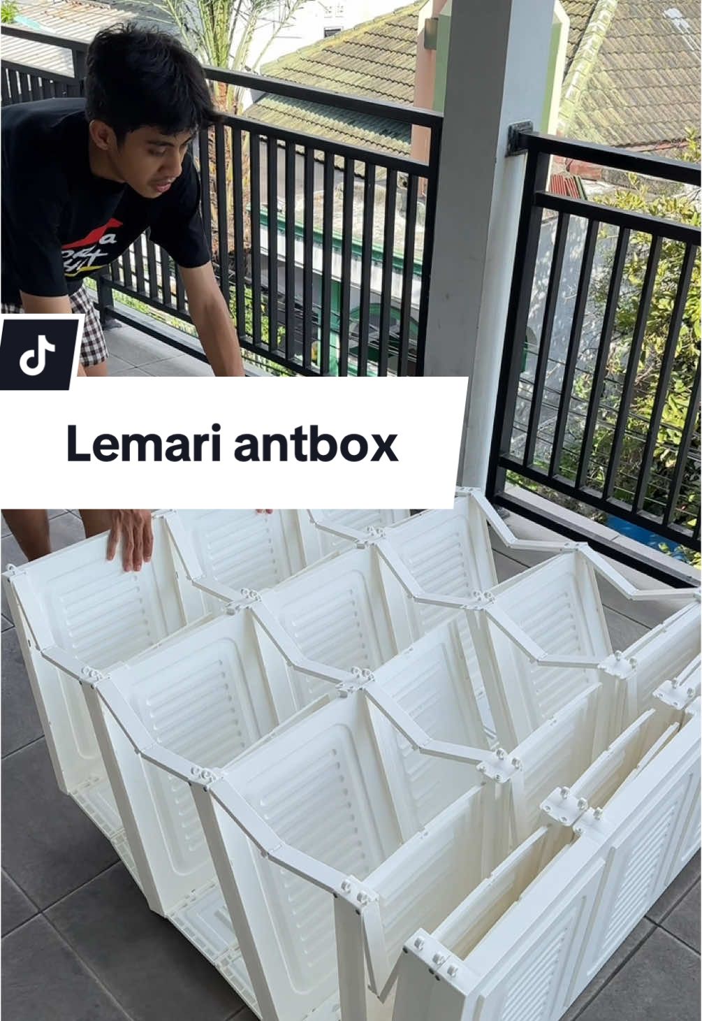Rakit 5 menit tanpa alat. Material plasti kokoh dan tampilan minimalis aesthetic. Jelas sih yang ini ada harga ada rupa dan kualitas. Beneran ga nyes beli lemari ini 2 jutaan✨ #lemariplastik #lemaripakaian #antbox 