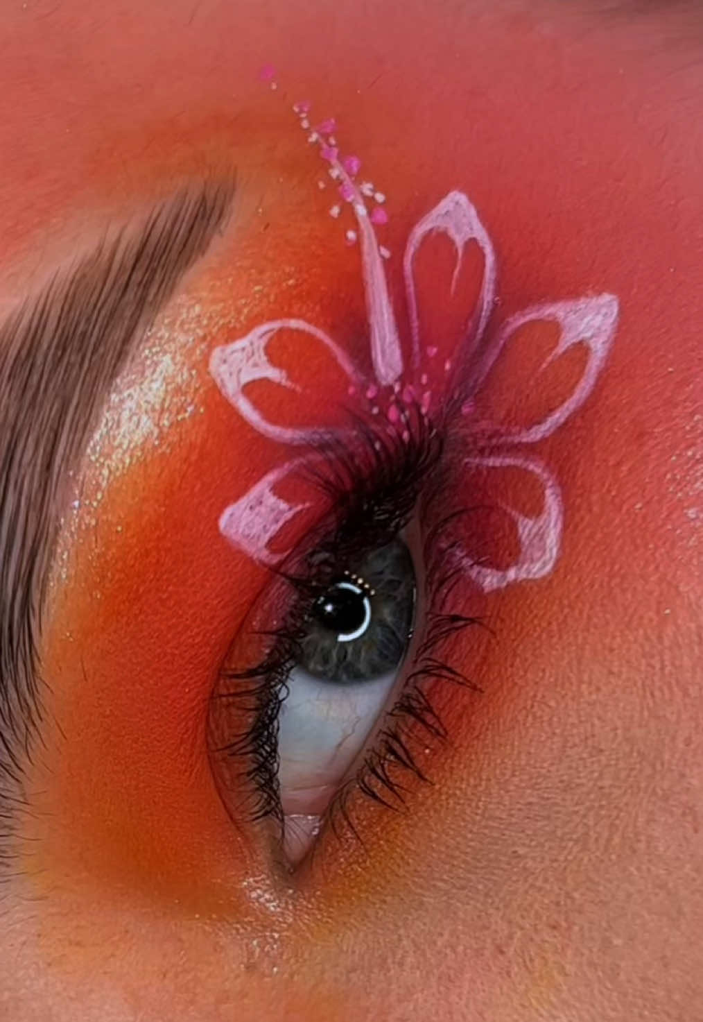🌺🌺🌺 Ib: @Júlia Proença 🧡💕 #fantasymakeup #mua #creativemakeup #foryou #makeupartistworldwide #art #artists #foryoupage #hibiscus #hawaii #fyp #painting 
