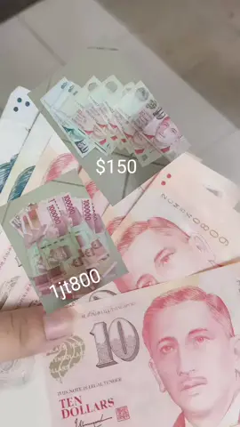 ceritanya tadi siang abis ngebolang.liat rate $ tinggi jadi iseng aja nuker hehe alhamdulillah.persiapan buat cuti #singapore❤️🇸🇬❤️🇸🇬❤️🇸🇬 #pejuangdevisa #indonesia #singapore 