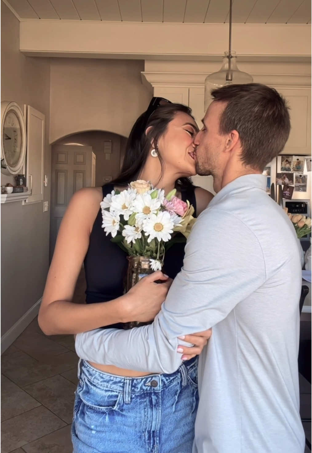 É Bruno Mars ele sempre me dá flores 🌺  #flowers #casal #casaltiktok #explorepage 