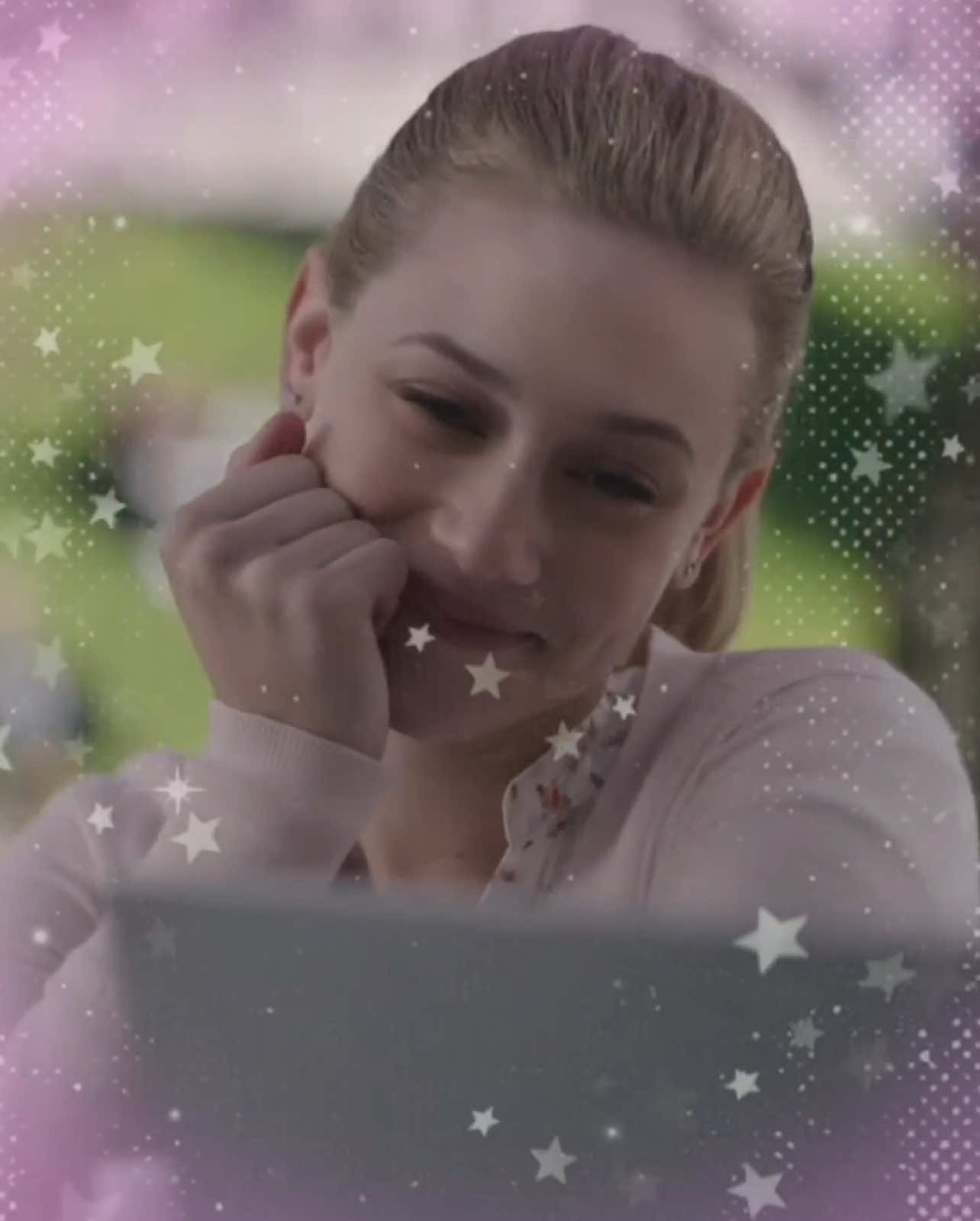 nobody’s doing cutesy like Betty 💖 (hate the quality but I’m a lil rusty) #riverdale #bettycooper #bettycooperedit #fyp #riverdaleedits #viral #aesthetic #riverdaleaesthetic #riverdalecw #archieandrews #veronicalodge #jugheadjones #foryoupage #lilireinhart #lilireinhartedit 