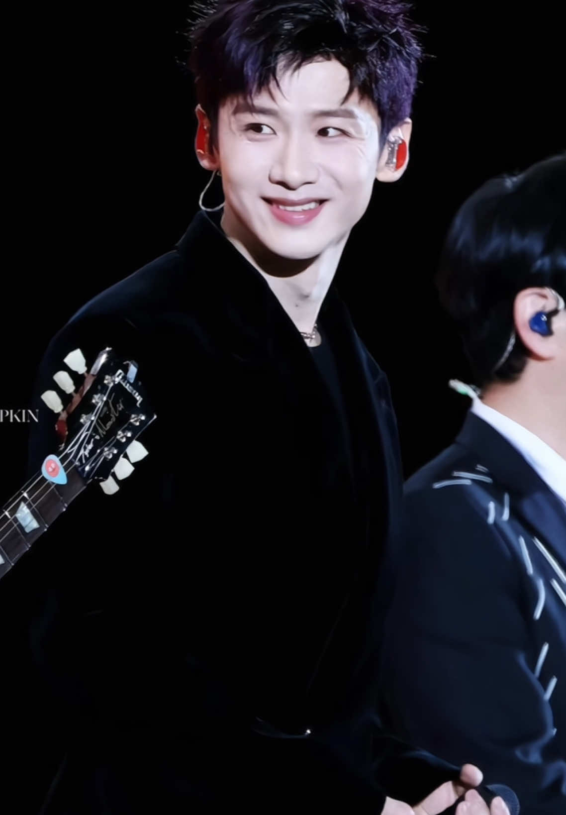 si tau tau nyanyi di konser mayday mana ganteng banget lagi. makin gamon aku 😭😭 #baijingting #白敬亭 #sangyan #thefirstfrost #mayday #cdrama #fyp 