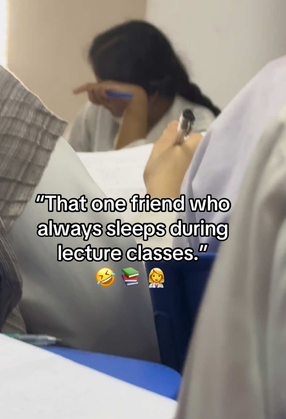 “That one friend who always sleeps during lecture classes.”😂🩺👩‍⚕️📚  #medivlog #medi #mbbs #funtime #fyp #foryoupage #student #viral #mbbsstudent #medicalstudent #doctor #Vlog #minivlog 