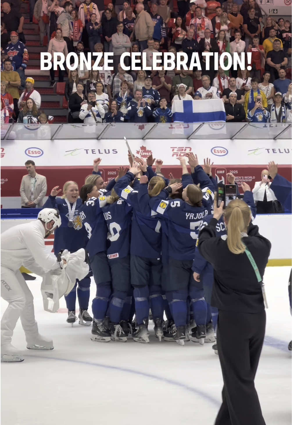 The #WomensWorlds bronze is theirs!🇫🇮🥳 #IIHF #hockey #hockeytok 