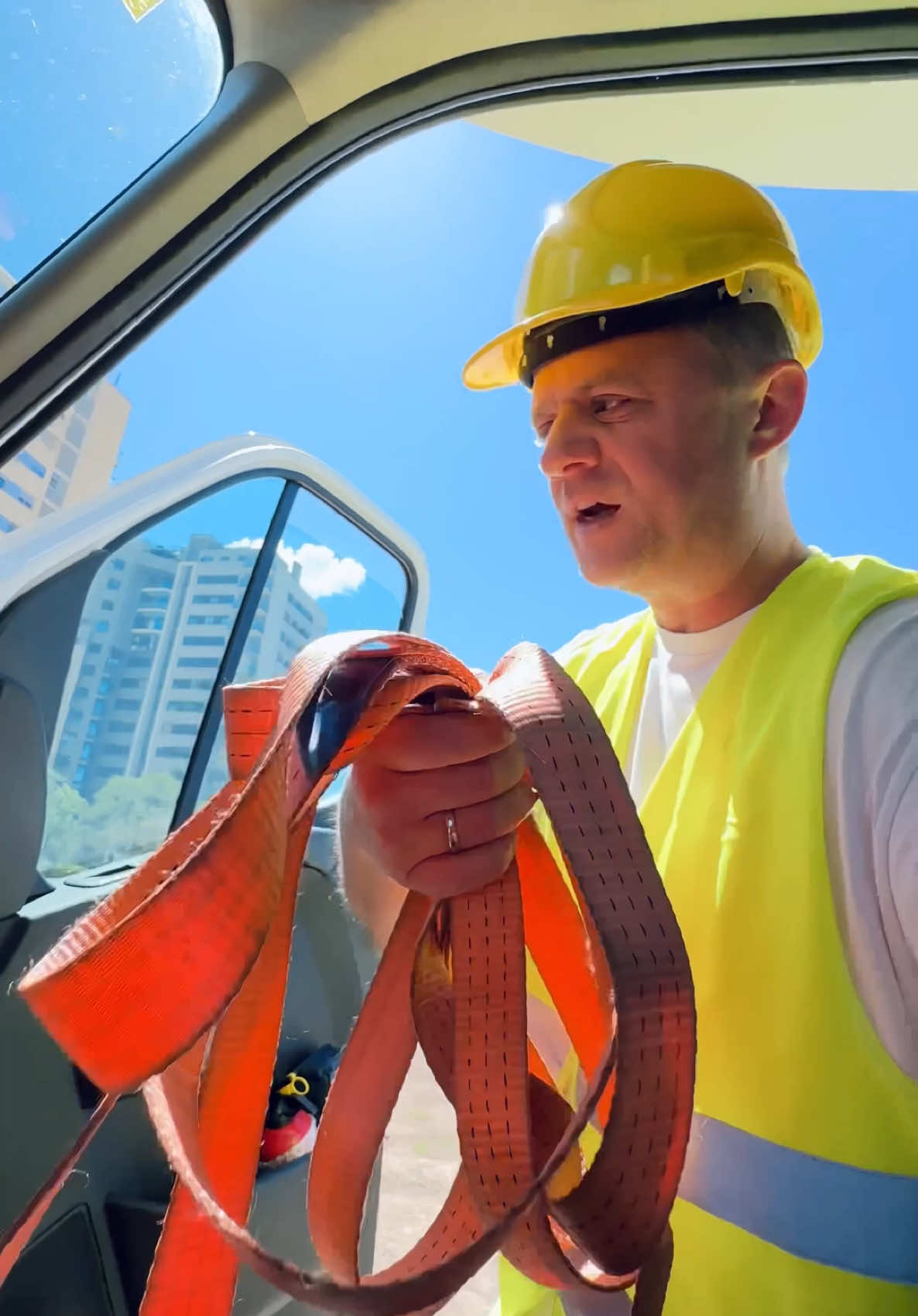 Перевозка груза по всей Испании. Экспресс доставка для предприятий и частных лиц. Открываю бизнес в Испании. Купил грузовой автомобиль Renault Master пландека и создаю транспортную компанию для грузовых перевозок по Европе. Как работает доставка грузов? Моя первая работа в Испании и Европе. Сколько можно заработать на доставке? Аксессуары и оборудование для грузовика. Что брать в рейс дальнобойщику?  Какие налоги в Европе? Как открыть бизнес в Европе? Сколько стоит перевозка груза? Быстрая доставка груза в Испании и Европе. Перевозка мебели и металла #грузоперевозки #испания #европа #бус #pilot #бусяж #груз #дальнобой #логистика #водитель #деньги #бизнес #работа #курьер #доставка #renault  #валенсия #барселона #мадрид #бильбао #малага #аликанте #торревьеха #распаковка #truck #cargo #truckdriver #boxvan #van #driver #transportation #pilotexpress #автомагазин #авто #грузовик  #автозапчасти #мебель 