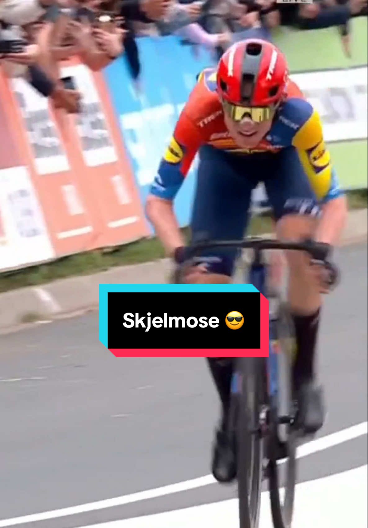 Skjelmose b̶e̶a̶t̶s̶ joins the greats 👑 #amstelgoldrace #cycling #roadcycling 