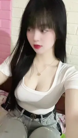 Mới có 20 mươi mà các em 2006 đã kêu chị già rồi . Buồn thật sự luônnn 
