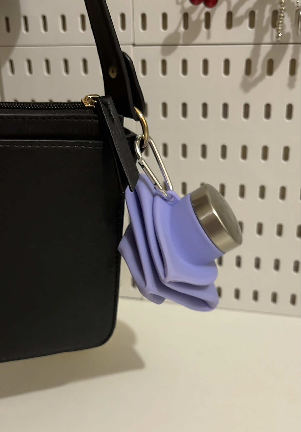collapsible water bottle perfect this summer ⛱️🌴 #waterbottle #collapsiblewaterbottle #bottledwater 