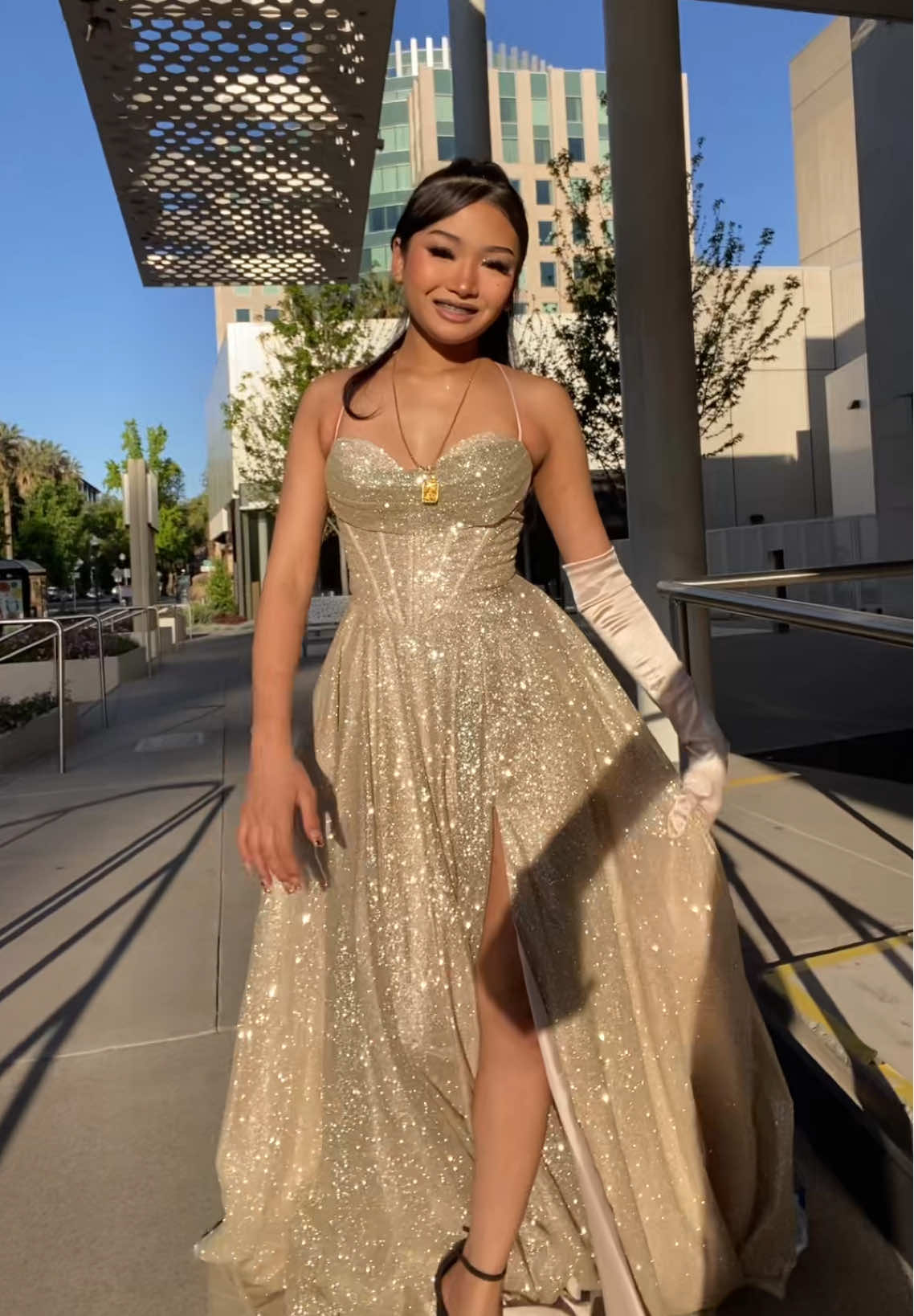 the only prom transition i got before prom 🥲 #prom #prom2025 #senioryear #foryoupage #fypシ゚viral #cambodian #krosalyn #promdress 