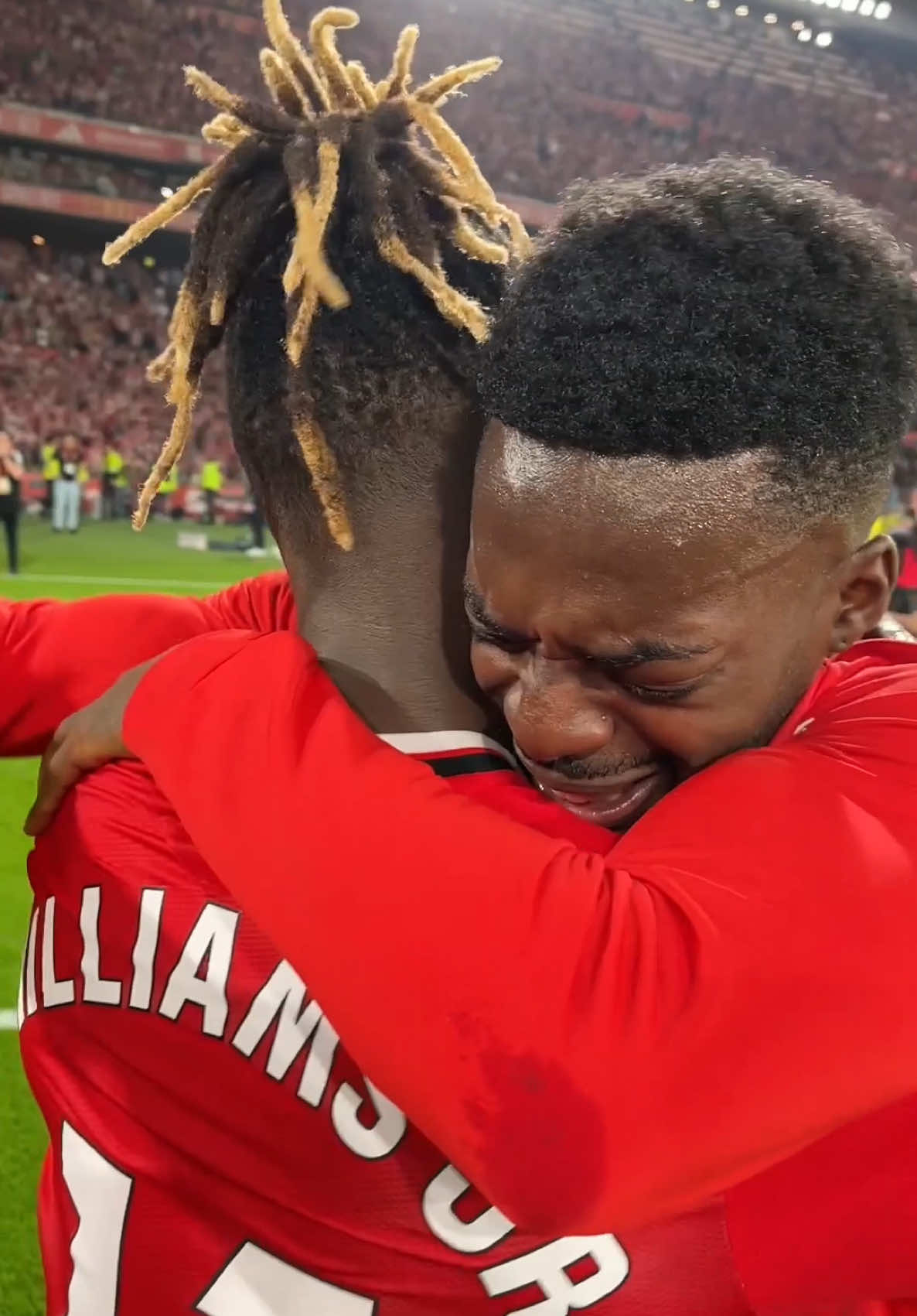 Si yo tuviera un hijo, me gustaría que tuviese una sonrisa de Chicharito… #chicharito #alexissanchez #kante #kaka #socrates #busquets #iñakiwilliams #nicowilliams #futbol #deportesentiktok 