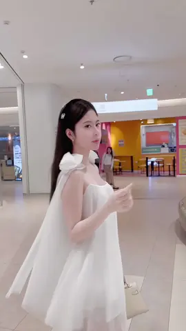 Trong các loại buồn chỉ có buồn cười làm em vui nhất 😬