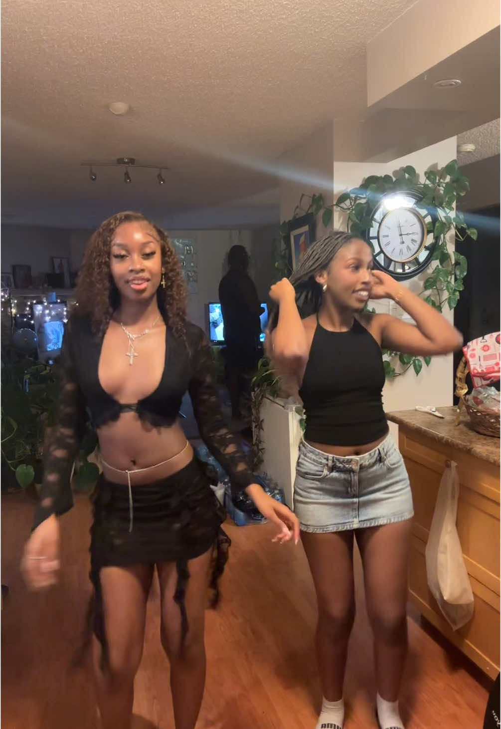when ur friend locks in and learns the dance 🤭 >>>>
