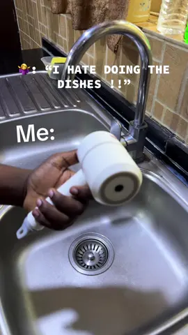 Doing The Dishes Isn’t That Hard.  #CleaningHack #ScrubTok #LazyButClean #DishTool #satisfaction #CleanTok#fyp  
