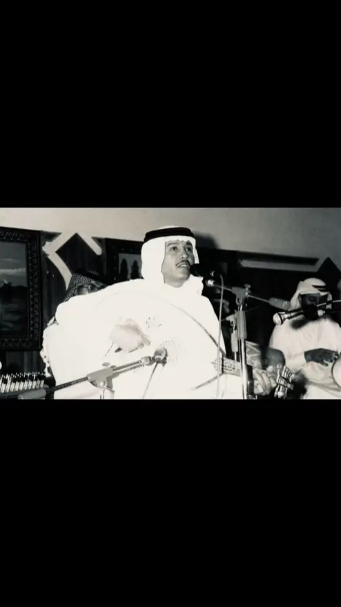 ايوه قلبى عليك التاع  مايحتمل غيبتك ليله وعساه ما يرتاع عليك عليك يانافل ٍ جيله لبيه يابو عيون وساع ماغيرك أحد ألبي له #محمد_عبده 