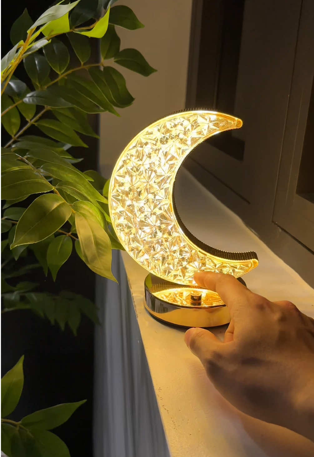 Đèn ngủ để bàn pha lê đổi được 3 màu , có tích pin , tăng giảm độ sáng dùng làm đèn ngủ + decor phòng cực kì đẹp , làm quà tặng rất là hợp lí #denngu #denngudeban #denngu3d 