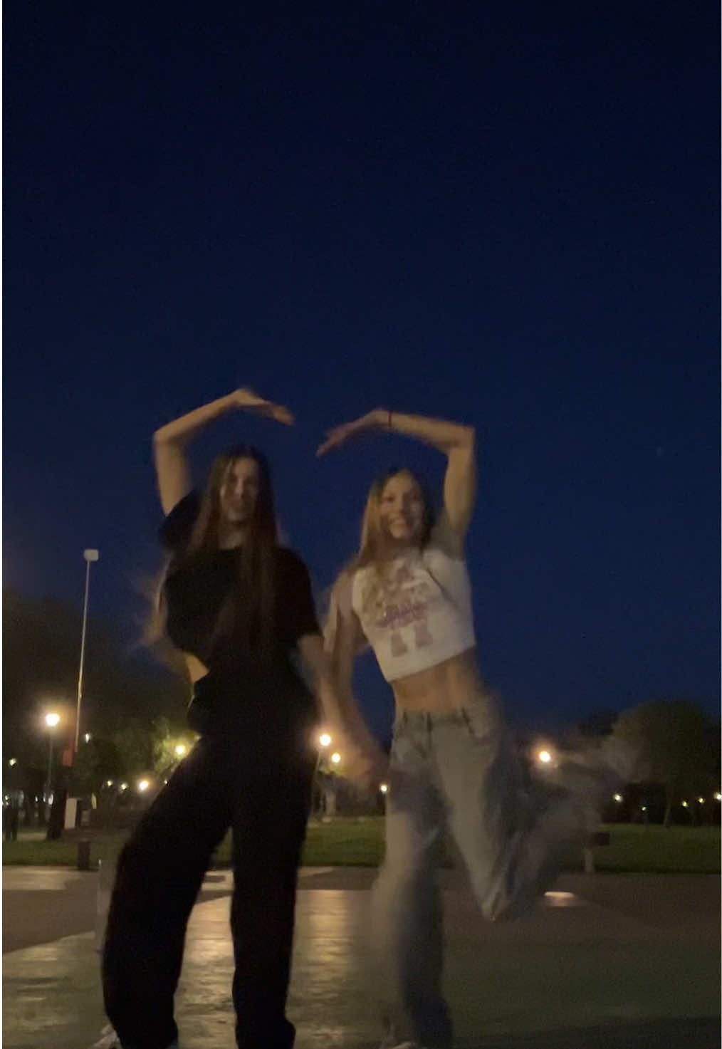 Shimmer and shine ✨ @ема тошић #xbyzca #mashnica_nikolicc #fyp #foryoupage #shimmerandshine #dances 