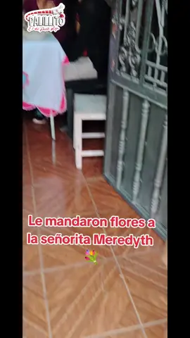 Hoy nos fuimos a dejarle su ramo 💐 a la señorita Mere #Palillito #eldelpelitorojo #puebla #entregaderamo #flores #entregaselpatron #17años 