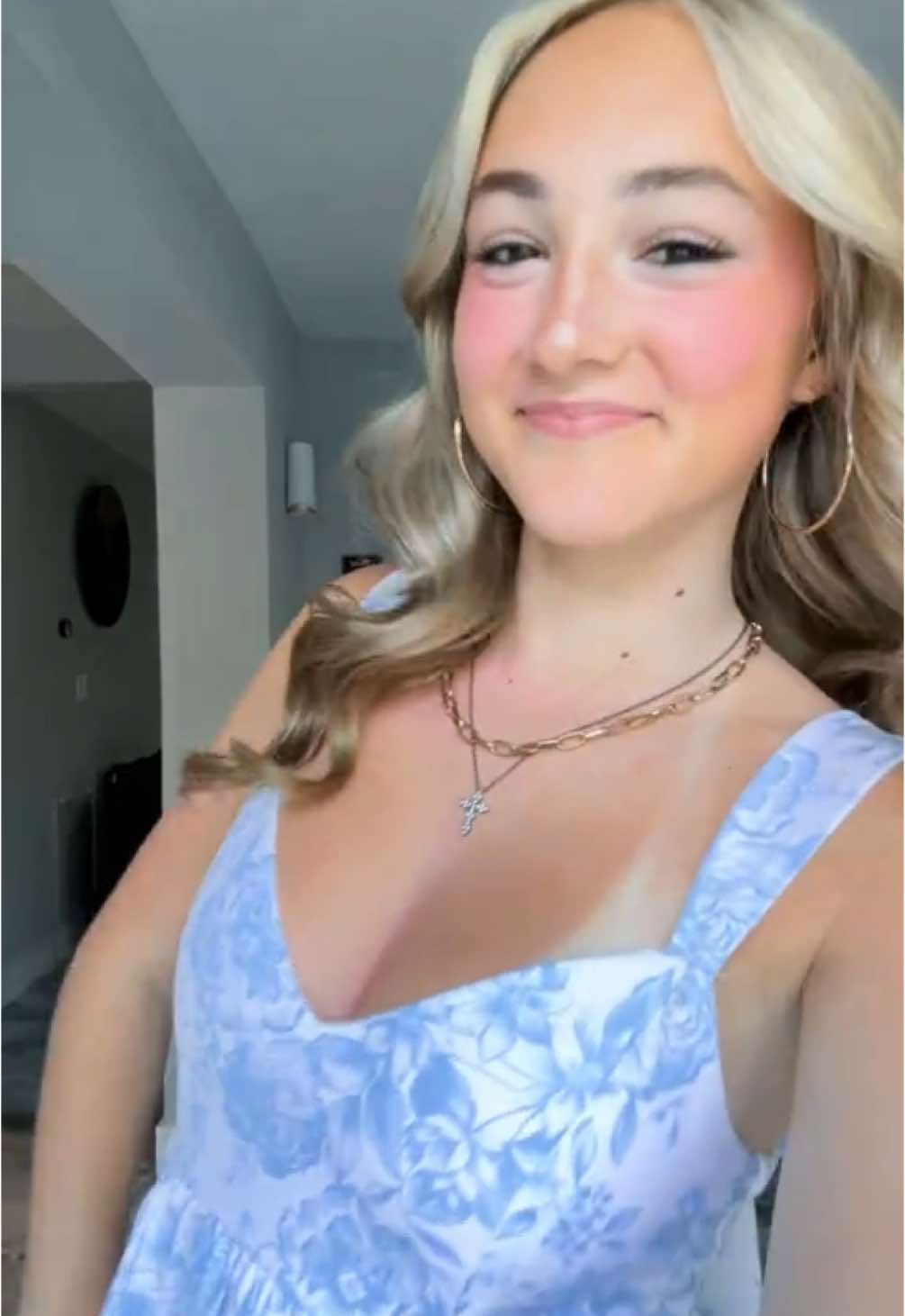 jesus day🩵✨ #fyp #blowthisupforme #viral #foryou #blonde #God #trending #hairstyle #hot #curlyhair #newhair #baddie #florida #vacation #eastersunday #easter #jesus #tanlines #dinner #blue #white #gold #jewelry 