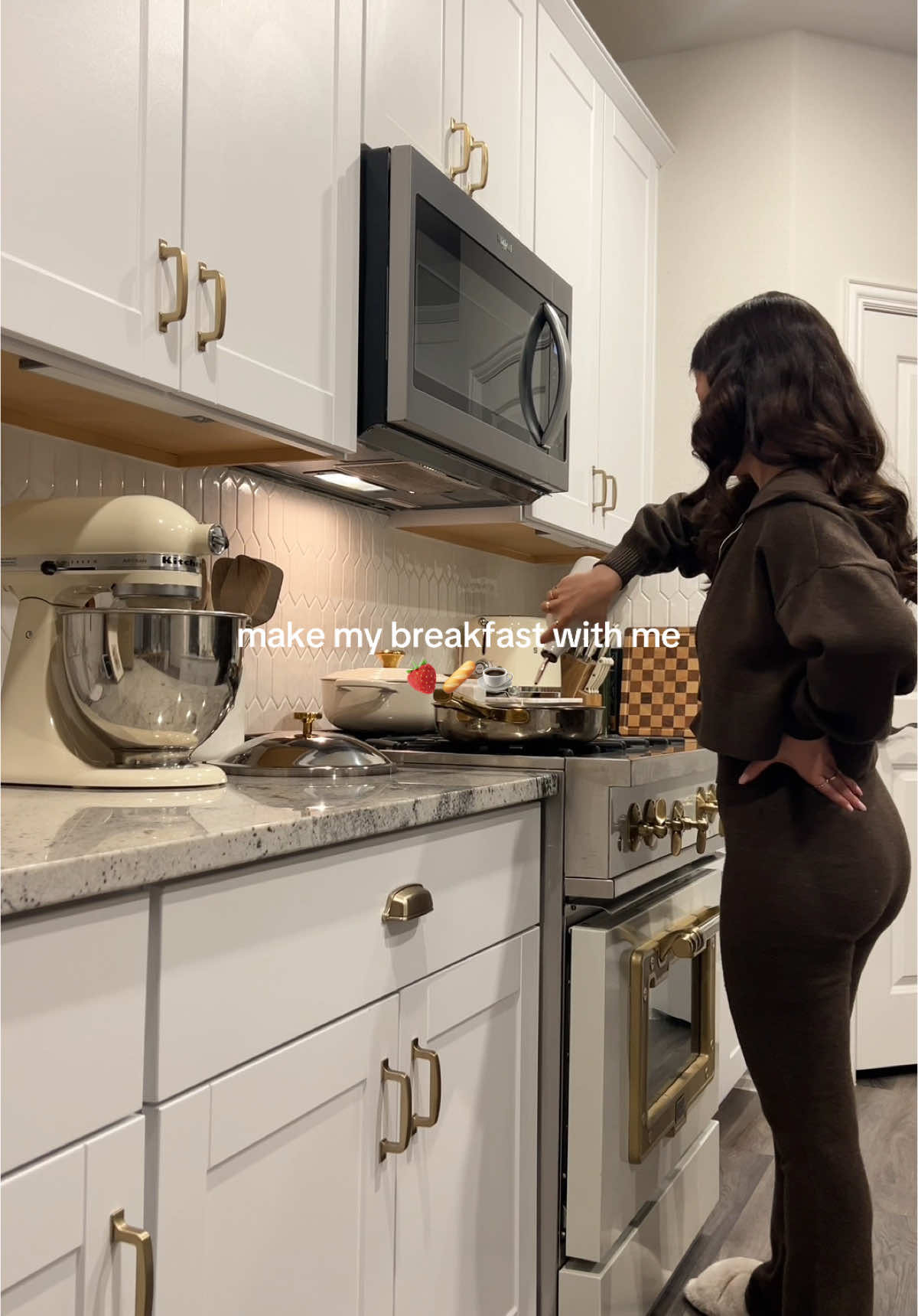 Asmr make breakfast with me 🤍🍓#asmr  #breakfast #coffee #cooking #cookwithme #asmrsounds #aesthetic #kitchen #dailyvlog #originalsound #morningroutine #morning #clean 
