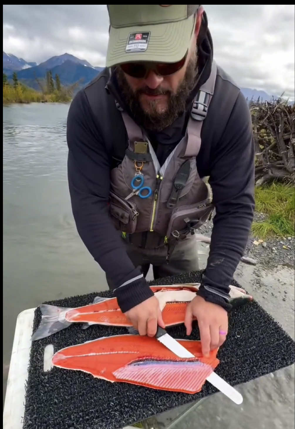 We learn how to fillet a silver salmon with @kenairivercowboys 🐟 #fyp #foryou #salmon #fishing #foodporn #fish 