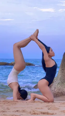 2 cô gái – 1 niềm đam mê yoga Cùng nhau cân bằng, cùng nhau mạnh mẽ! Ai bảo tập luyện không thể vui và đẹp? @Trần Như Phương Yogi  #yogagirl #yogainspiration #healthyvibes #tapyogacungban #trending #viral #yoga 