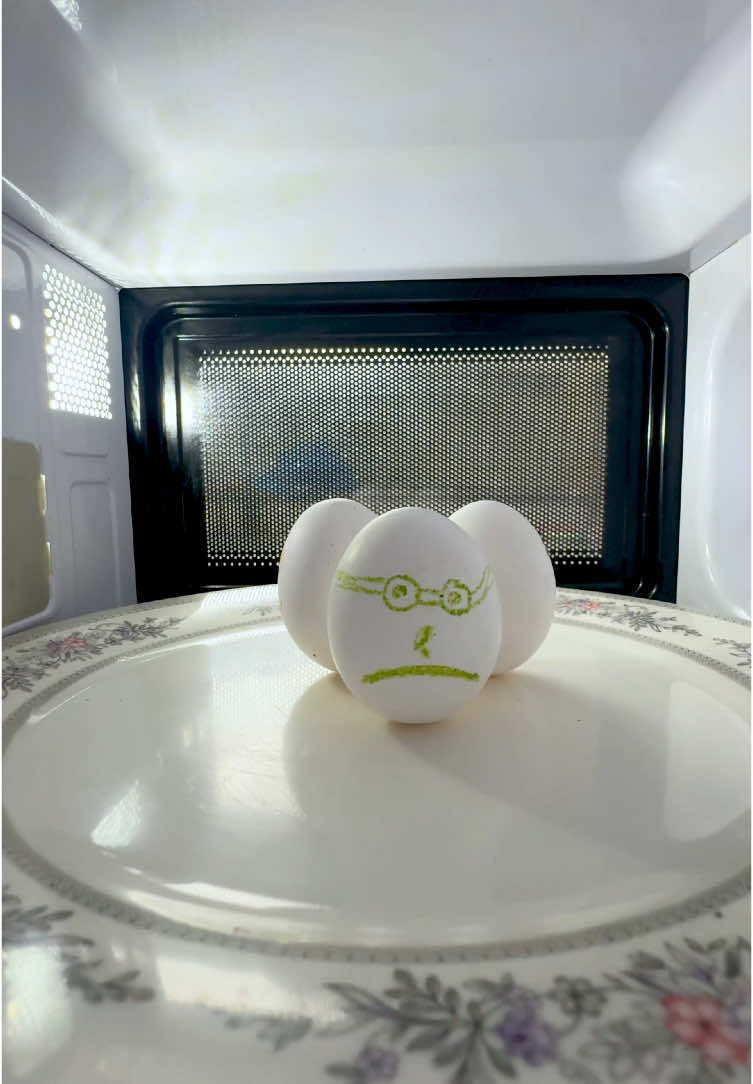 Microwave oven vs eggs experiment 😱🥚 #experiment #Science #oddlysatisfying