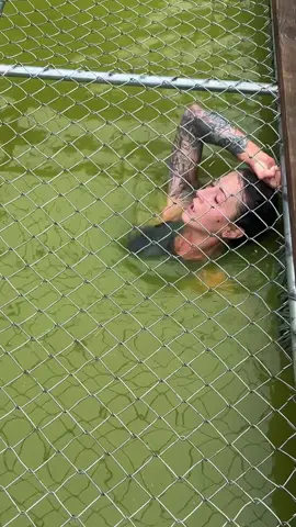 Control your breathing and try not to flail your limbs in panic 😳 Test your mental grit when you dip into Cage Crawl at your next Tough Mudder event 💪 🔥 Sign up for a Tough Mudder event today🔗Link in Bio🔗 #toughmudder #challenge