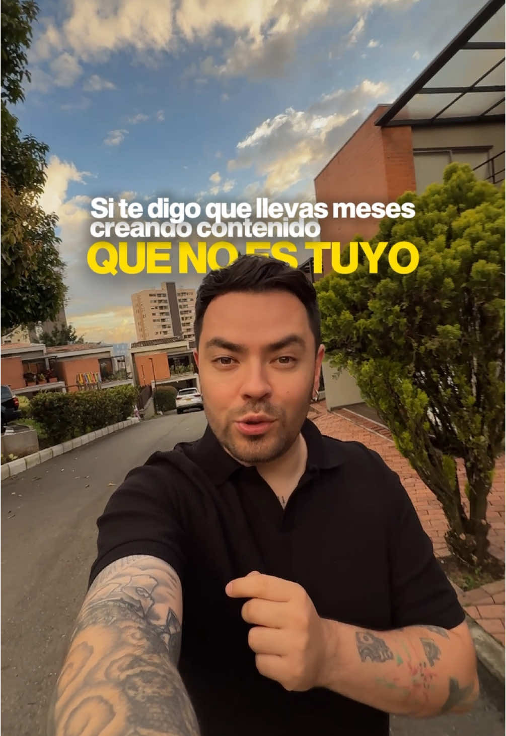 Deja de mirar al lado… ahí no está tu poder. Las copias se olvidan, lo auténtico se queda. Cuando eres tú sin filtros, sin miedo, sin molde… El mundo no tiene otra opción que notarte.🔥🤯 #negocios #estrategiadigital #emprendedores #marketing #realidad #crecimientopersonal 
