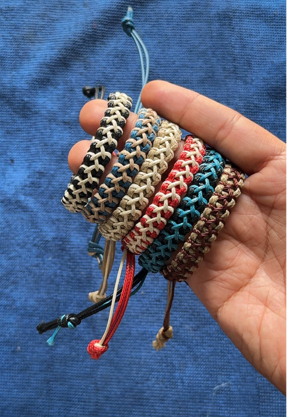 Suscríbanse a mi canal de YouTube 🪢😎❇️ #tutorial #pulseras #macrame #tejidas #hechoamano 