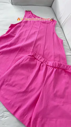 🌞 Sleeveless A-Line Tank Top: Flowy, feminine, and perfect for summer vibes! The contrast stitching adds a bold edge that’ll turn heads wherever you go. 😍 #twopieceoutfit #aline #tanktop #sleeveless #shorts #cotton #soft #tiktokshop #SummerFashion #matchingset #OOTD #fyp #tanmingfashion #pink #flowy 