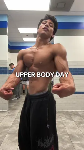 I changed the split up a little and put triceps on lower day see if it help my chest grow too  Full fit @Breathedivinity  CODE ‘FOO’ for a discount 💵  #fyp #upperbodyworkouts #chestworkout #Fitness #gym #GymTok #FitTok 