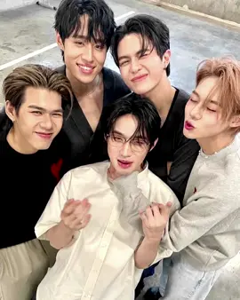 “birth happy new year😭 ini segrup gaada yg bener anjirrr🤣😭 #LYKN  #lyknasiatour  #lyknasiatourxtaipei  #fyp 