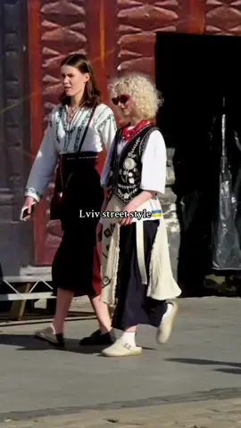 #ukraine #style @Street Style 🇺🇦 @Вікторія Шаргородська @lviv.travel 