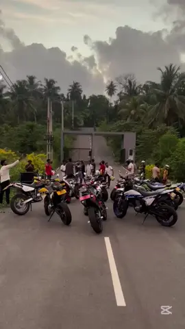 හවසක 💐💗 #CapCut#foryoupage#trending#statusvideo#cb400#hornet#R6#wrx#gullarm#dtraker#spinriders🇱🇰#srilankan_tik_tok🇱🇰#highcapacitysrilanka🇱🇰#fypシ゚