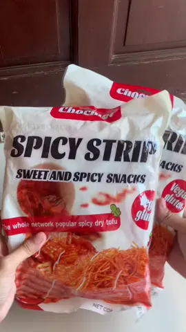 chocmet spicy strip !! 🎀 #fyp #FoodTok #foodtokph #latiao #latiaosnack #chocmet #affiliatemarketing #tiktokviral 