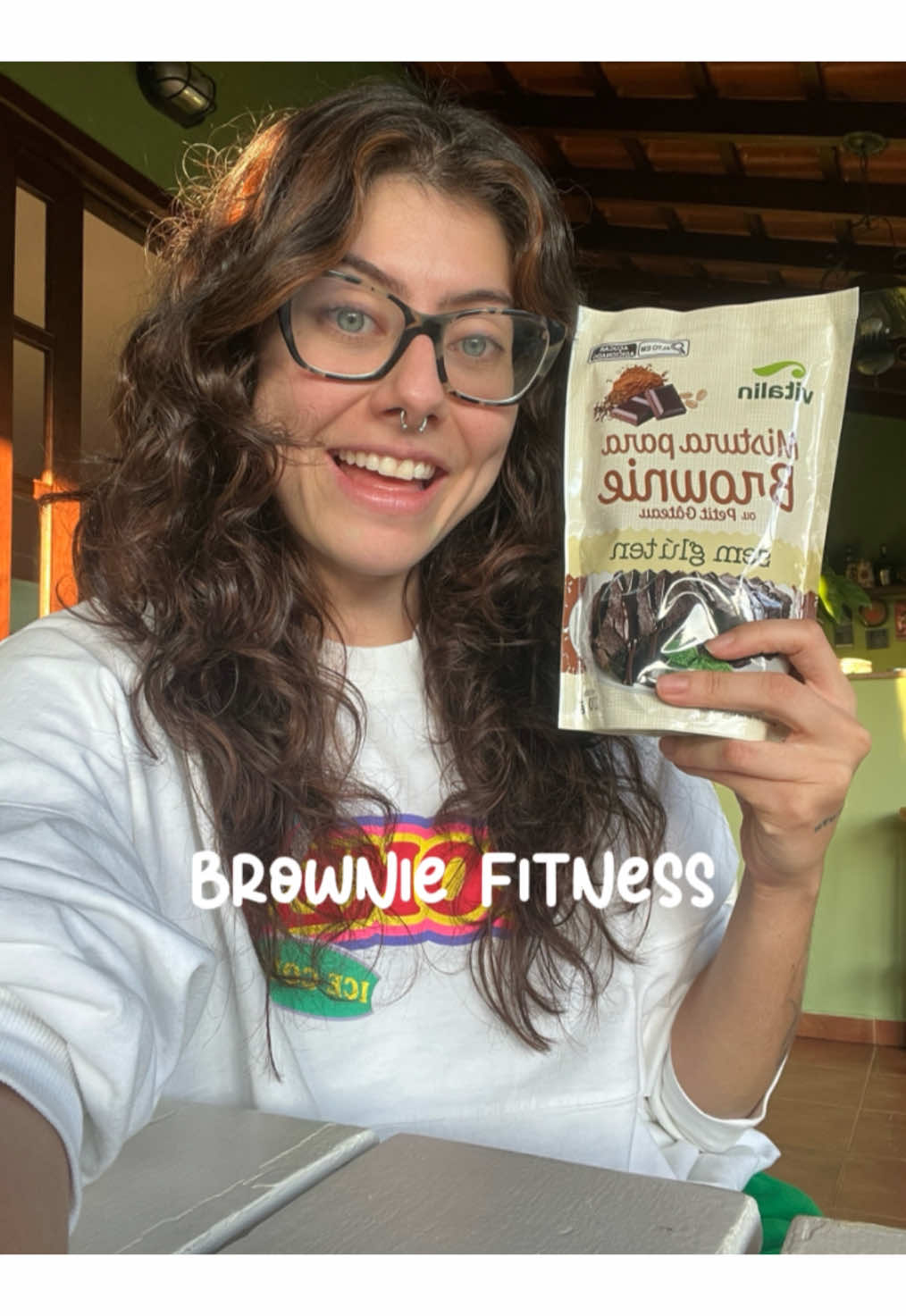 Brownie saudável de Páscoa? Temos! Sem glúten, sem leite, sem culpa e com muito sabor! Essa receita é perfeita pra quem tem restrição alimentar ou só quer uma opção mais leve pra adoçar o feriado! - Massa de brownie Vitalin - 1/2 xic de óleo vegetal - 1/3 xic água  - 2 ovos  - (opcional) chocolate amargo picado Pré aqueça o forno por 15 min a 180°. Misture todos os ingredientes. Unte a forma. Leve ao forno por 20 min a 180°. #creatorsearchinsights #receitafit #brownie #semgluten #sibo #semlactose #vidasaudavel #healthylifestyle #healthyrecipes #cleaneating #Fitness #foodinspo 