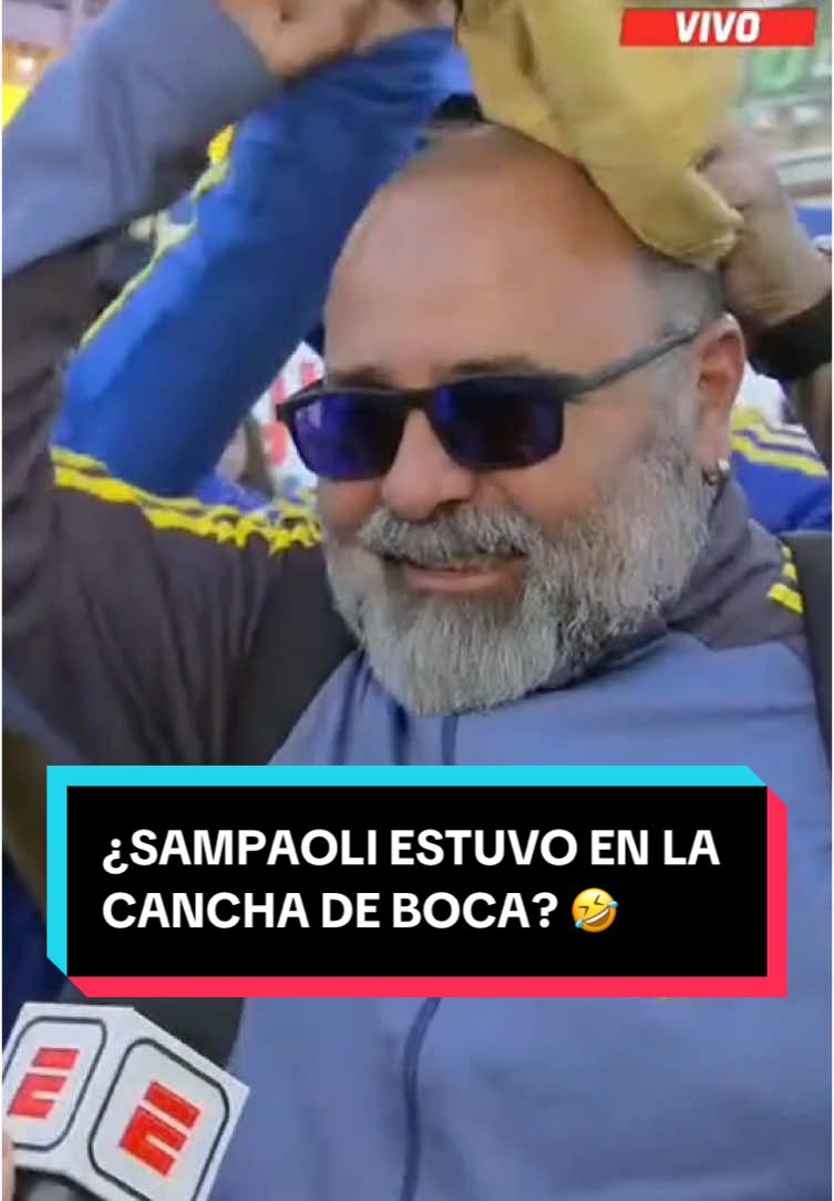 ¡ESTÁS IGUAL! 😅 El doble de Jorge #Sampaoli, presente en #LaBombonera para el triunfo de #Boca ante #Estudiantes ✅🔵🟡 ▶️ Más 📺 #ESPNFútbol1 en #DisneyPlus  #TikTokDeportes #futbolargentino 