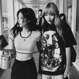 #JENLISA |ib:ME|-dsclp a demora pra postar hj,Feliz Páscoa pra todos vcs meus amores!!!😽,Hj tem JENCHELLA DNVVV.#naoflopa #kpopedits #foryoupage 