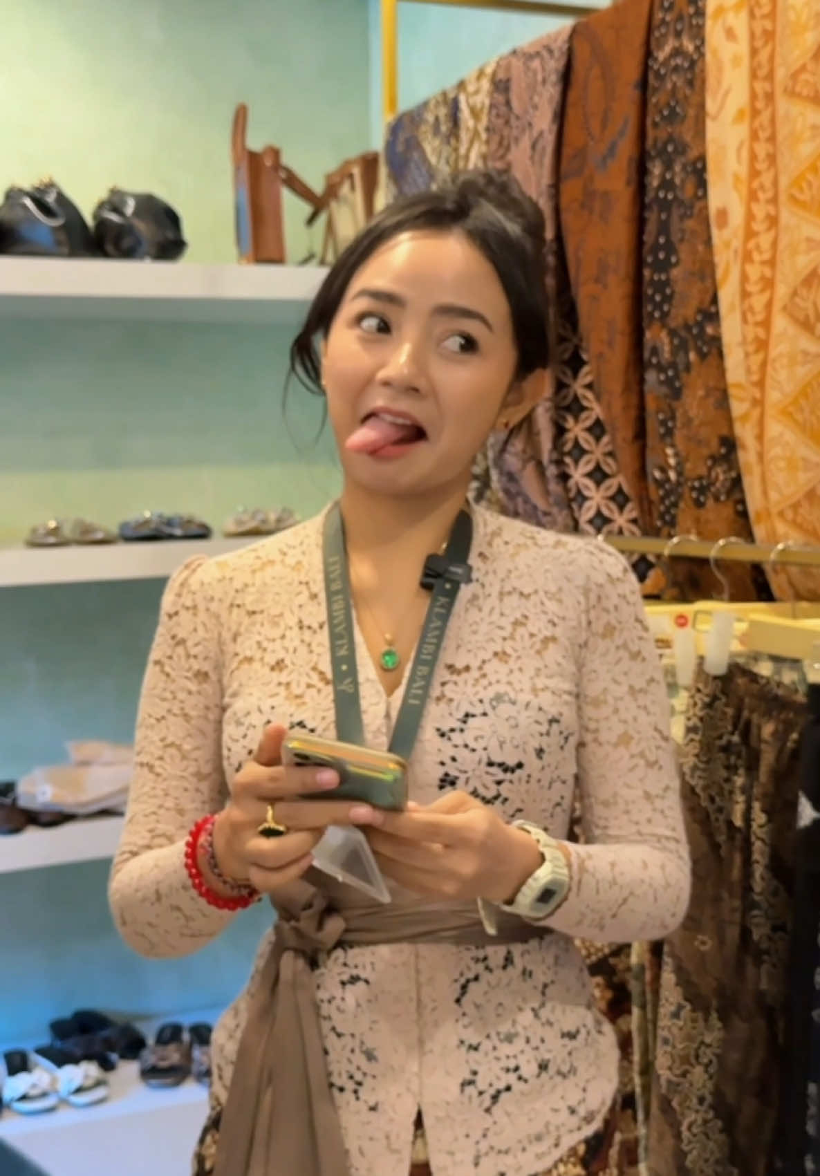 Membalas @caramel machiato mbak jawe udah jadi gadis bali 🤪❤️  Namanya tetep kebaya mbak jawe wkwkwk #klambibali 